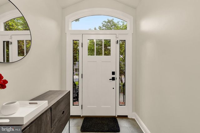2801 S JOYCE ST, Arlington, VA 22202