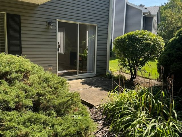 1326 Barclay Lane, Deerfield, IL 60015