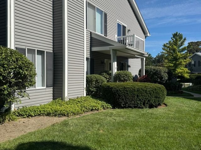 1326 Barclay Lane, Deerfield, IL 60015