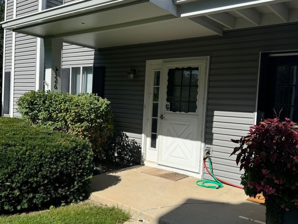1326 Barclay Lane, Deerfield, IL 60015