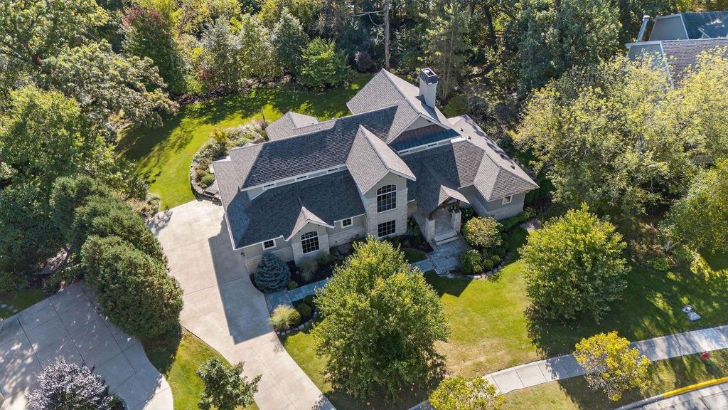 5675 Ashbourne Lane, Fitchburg, WI 53711
