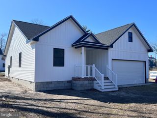 200 RAILROAD AVE, Hurlock, MD 21643