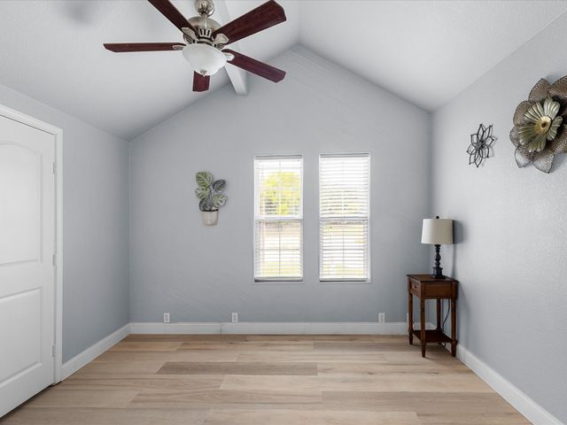676 Harbor Drive, Azle, TX 76020