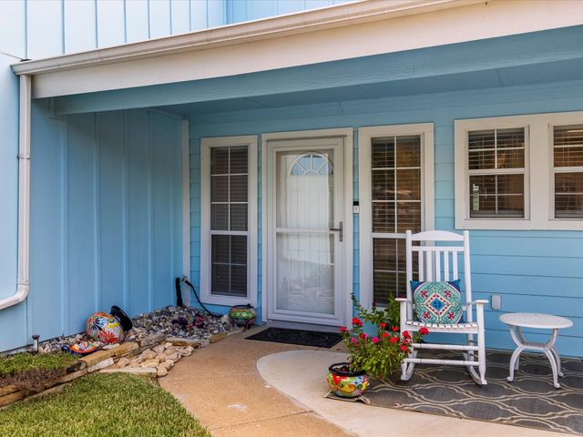 676 Harbor Drive, Azle, TX 76020