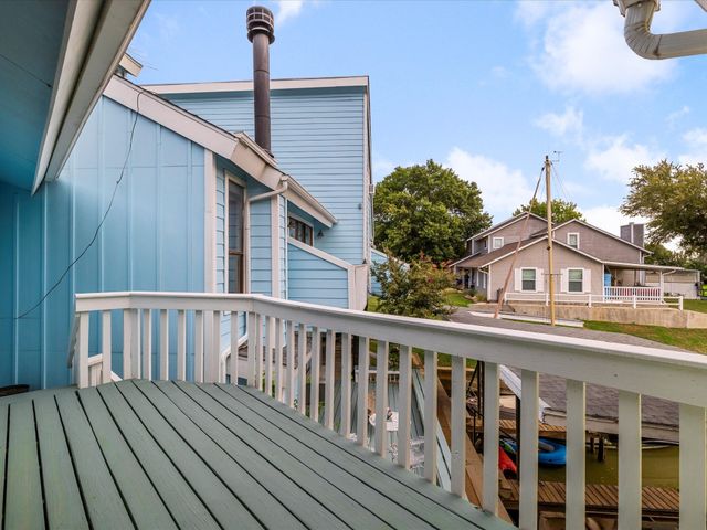 676 Harbor Drive, Azle, TX 76020