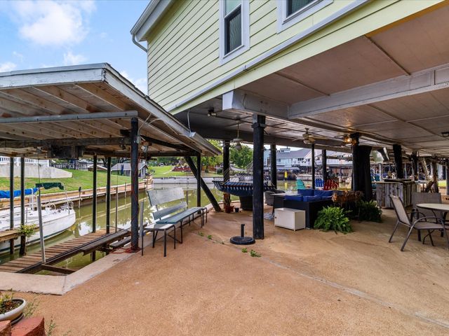676 Harbor Drive, Azle, TX 76020