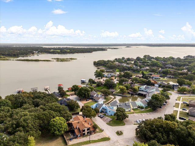 676 Harbor Drive, Azle, TX 76020