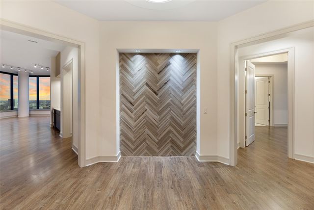 1958 W Gray St 2904, Houston, TX 77019