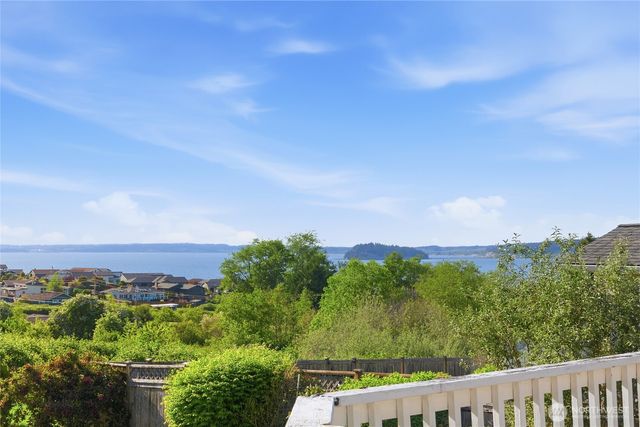 752 Sandstone Lane, Camano Island, WA 98282