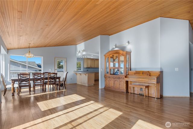 752 Sandstone Lane, Camano Island, WA 98282
