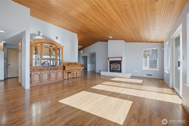 752 Sandstone Lane, Camano Island, WA 98282