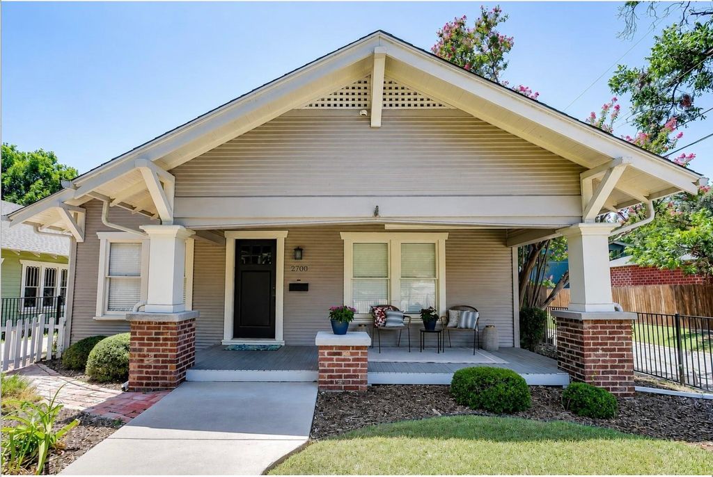 2700 College Avenue, Fort Worth, TX 76110 — exterior