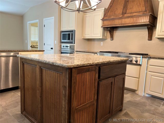 10816 W Highway 9 Highway, Whitefield, OK 74472