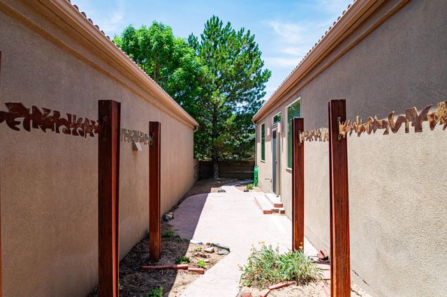 3919 Fox Sparrow Trail NW, Albuquerque, NM 87120