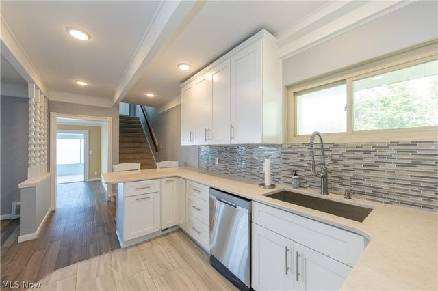 38847 Sunset Trail, Willoughby, OH 44094