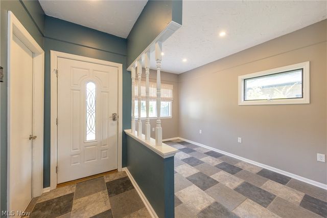 38847 Sunset Trail, Willoughby, OH 44094