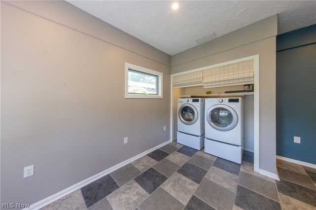 38847 Sunset Trail, Willoughby, OH 44094