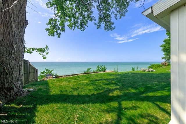 38847 Sunset Trail, Willoughby, OH 44094