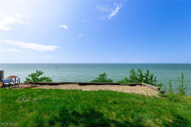 38847 Sunset Trail, Willoughby, OH 44094
