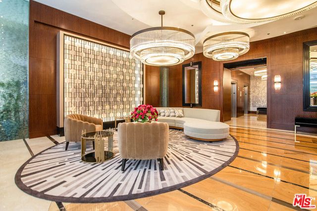 900 W Olympic Boulevard 27B, Los Angeles, CA 90015