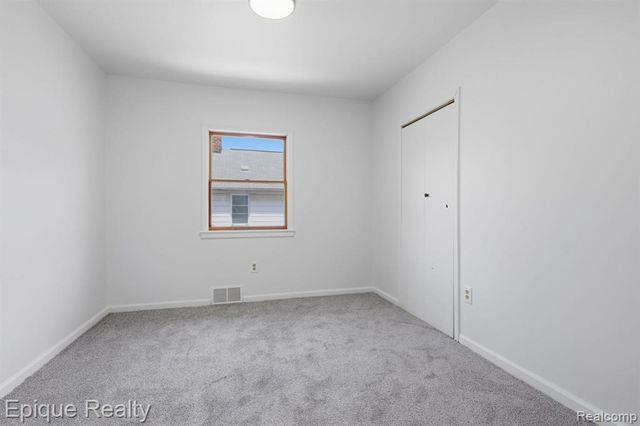22095 Elmwood Avenue, Eastpointe, MI 48021