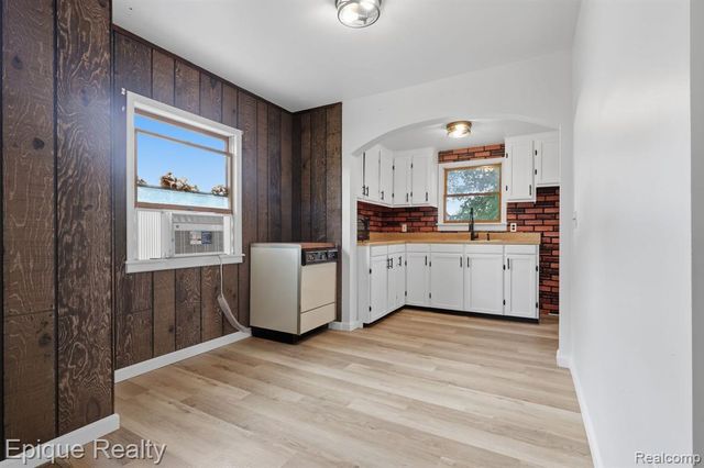 22095 Elmwood Avenue, Eastpointe, MI 48021