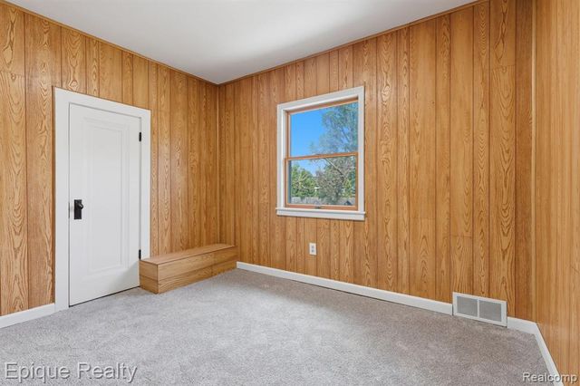 22095 Elmwood Avenue, Eastpointe, MI 48021