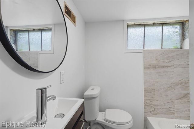 22095 Elmwood Avenue, Eastpointe, MI 48021
