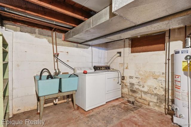 22095 Elmwood Avenue, Eastpointe, MI 48021