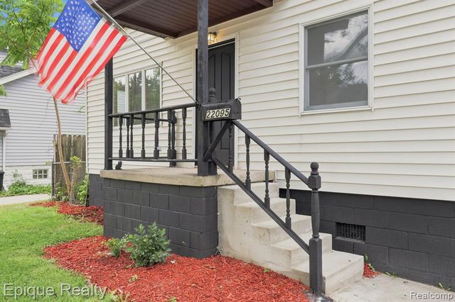 22095 Elmwood Avenue, Eastpointe, MI 48021