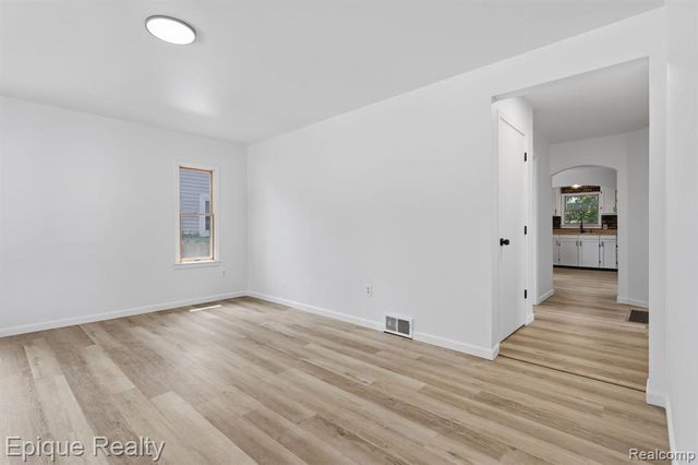 22095 Elmwood Avenue, Eastpointe, MI 48021