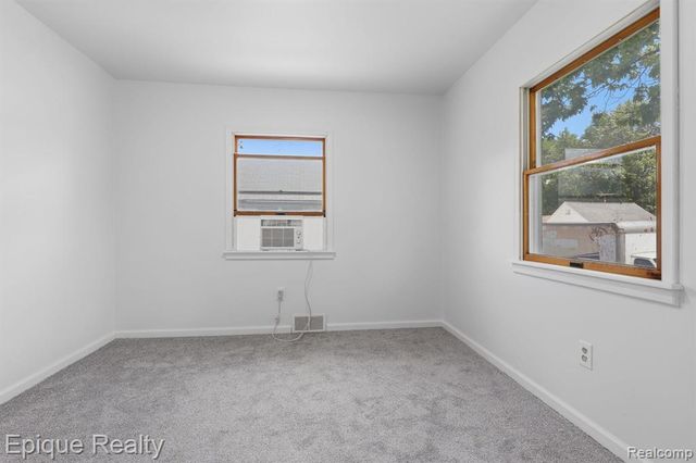 22095 Elmwood Avenue, Eastpointe, MI 48021