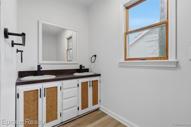 22095 Elmwood Avenue, Eastpointe, MI 48021