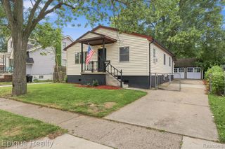 22095 Elmwood Avenue, Eastpointe, MI 48021