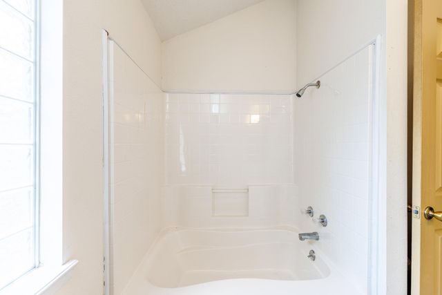 806 Saint Michael ST, Gonzales, TX 78629