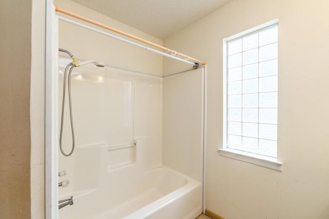 806 Saint Michael ST, Gonzales, TX 78629