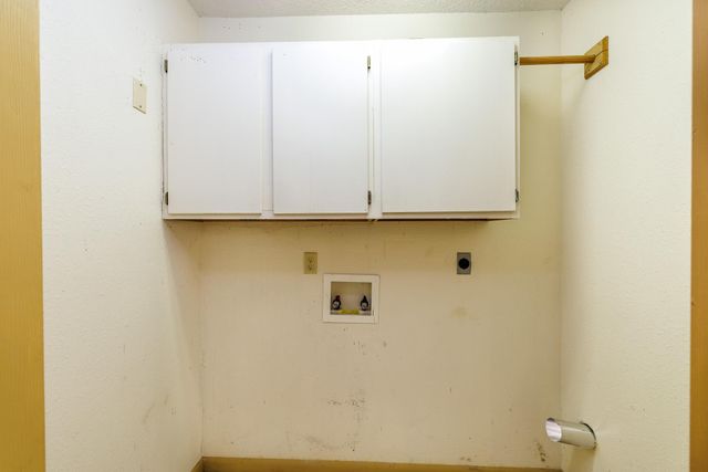 806 Saint Michael ST, Gonzales, TX 78629