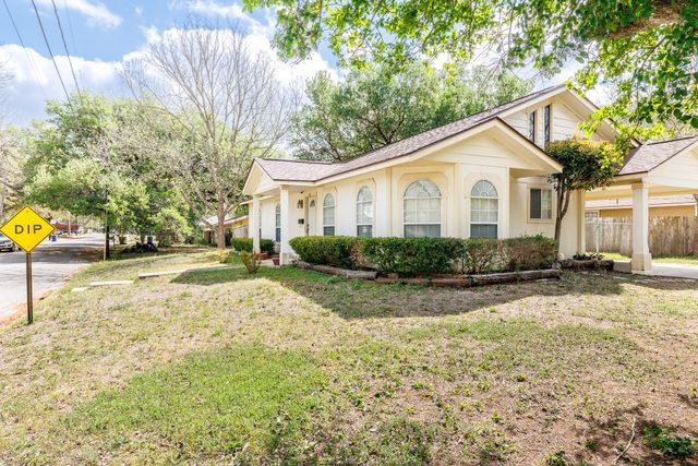 806 Saint Michael ST, Gonzales, TX 78629