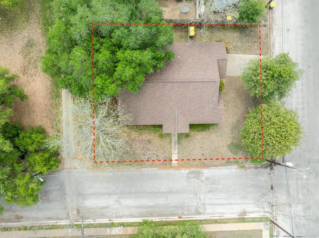 806 Saint Michael ST, Gonzales, TX 78629