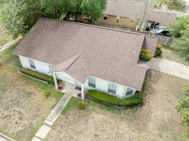 806 Saint Michael ST, Gonzales, TX 78629
