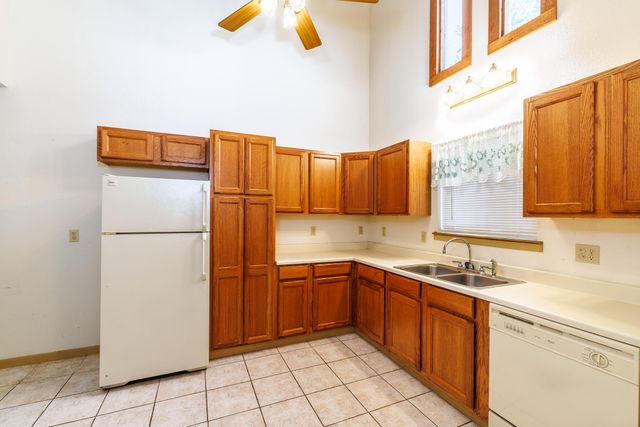 806 Saint Michael ST, Gonzales, TX 78629