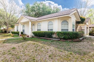 806 Saint Michael ST, Gonzales, TX 78629