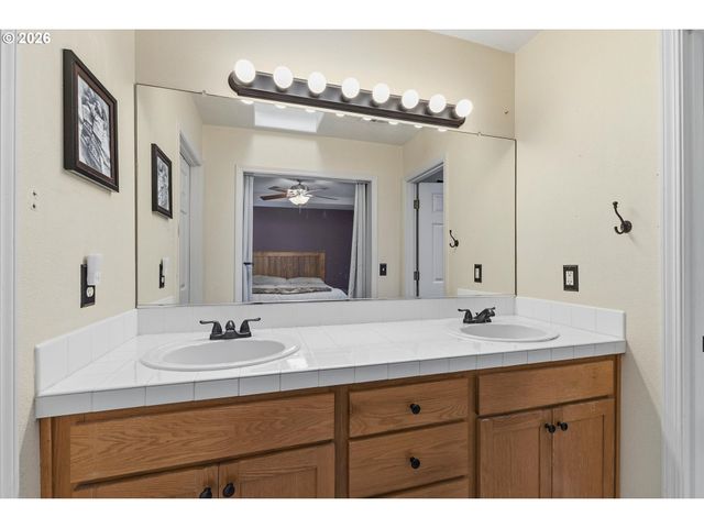 34660 GLACIER Ave, St Helens, OR 97051