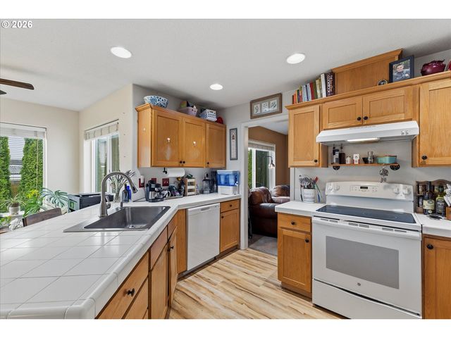 34660 GLACIER Ave, St Helens, OR 97051