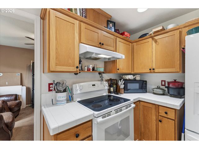 34660 GLACIER Ave, St Helens, OR 97051