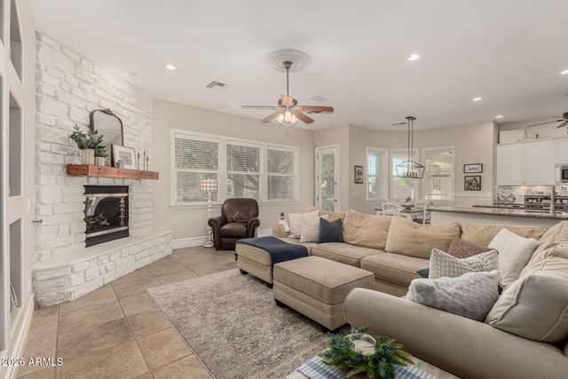 19855 E SONOQUI Boulevard, Queen Creek, AZ 85142