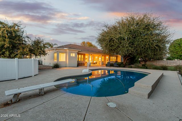 19855 E SONOQUI Boulevard, Queen Creek, AZ 85142