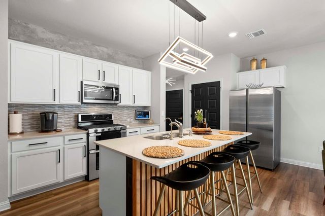 8013 Mellencamp DR, Austin, TX 78744