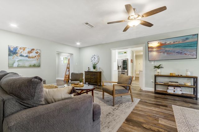 164 Beal Parkway, Fort Walton Beach, FL 32548