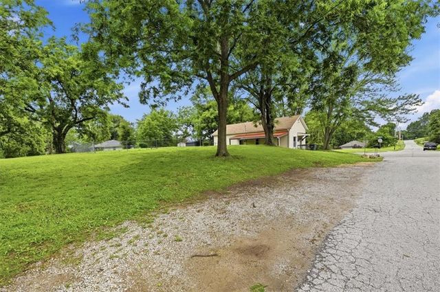 49 Santa Fe Street, Leavenworth, KS 66048